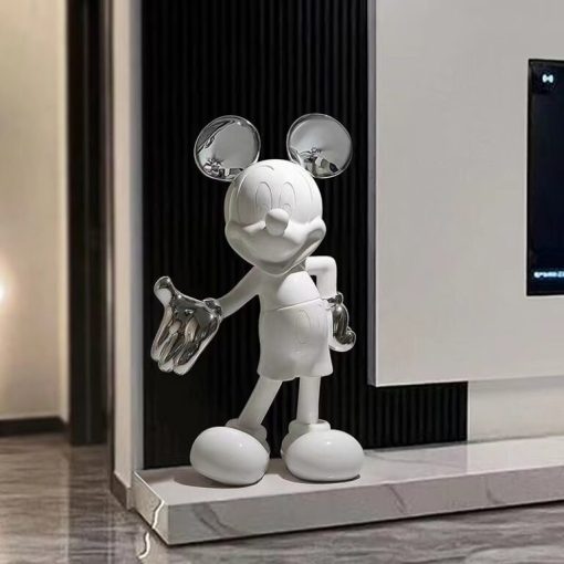 Mô hình chuột Mickey trang trí sảnh