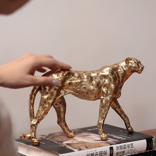 Tượng Báo Hoàng Kim