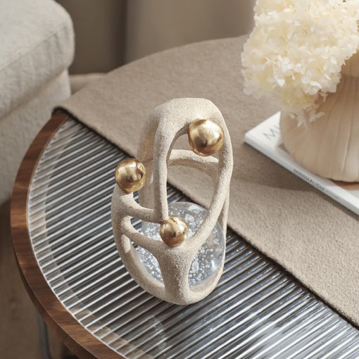 Tượng Người Ôm Cầu Pha Lê